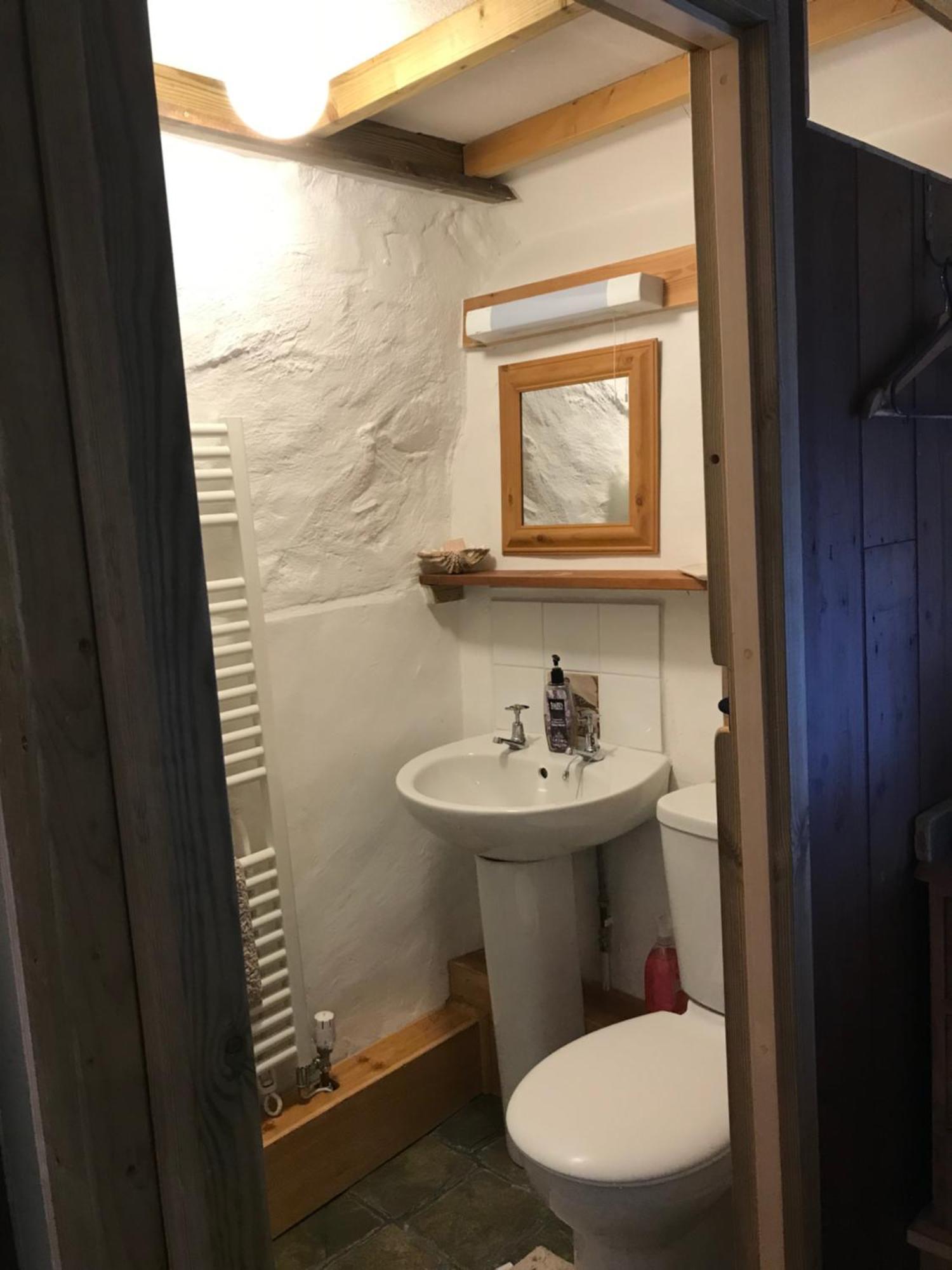 Tiny Cosy Snug Apartment Manorowen Exterior photo