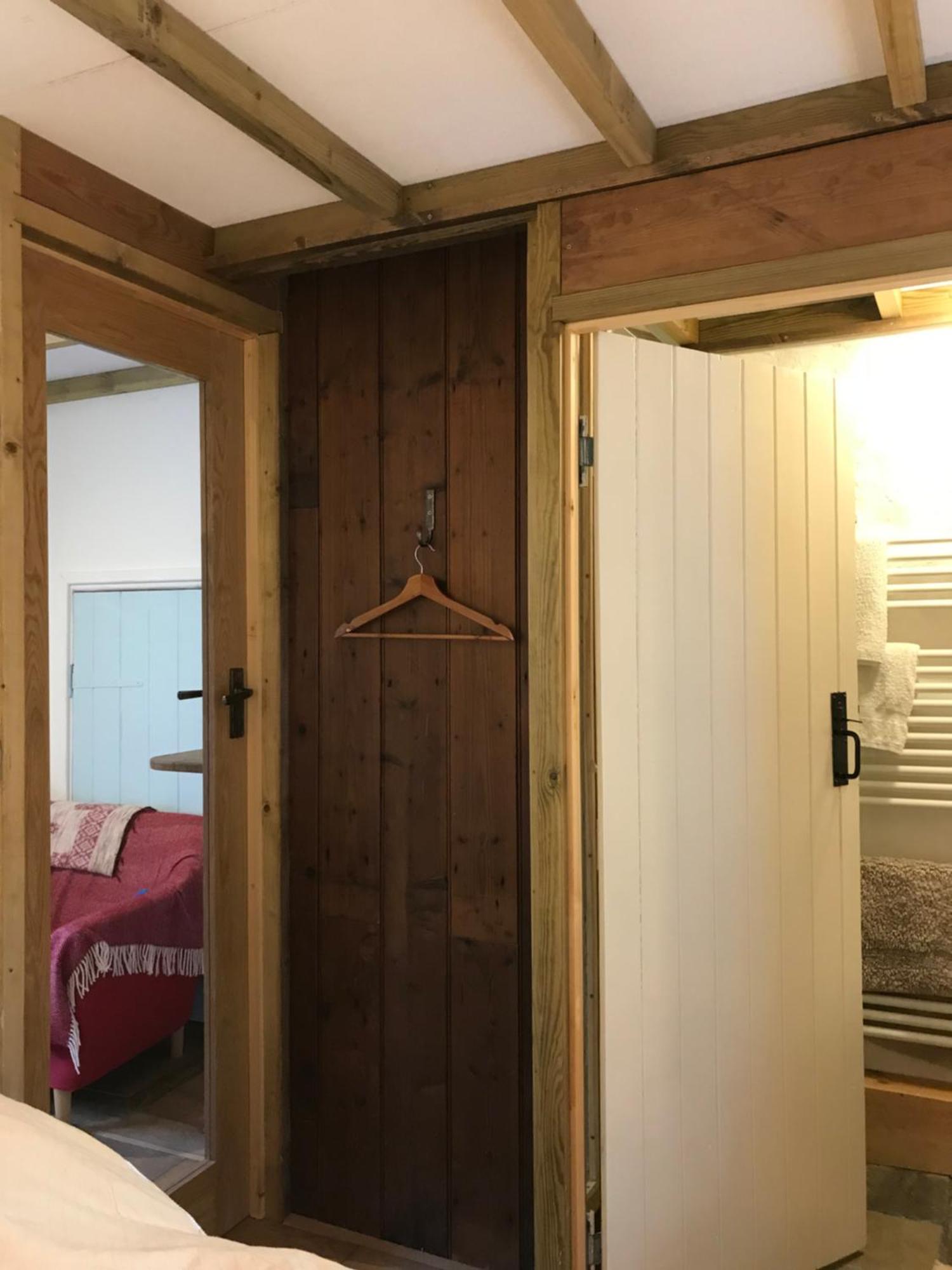 Tiny Cosy Snug Apartment Manorowen Exterior photo